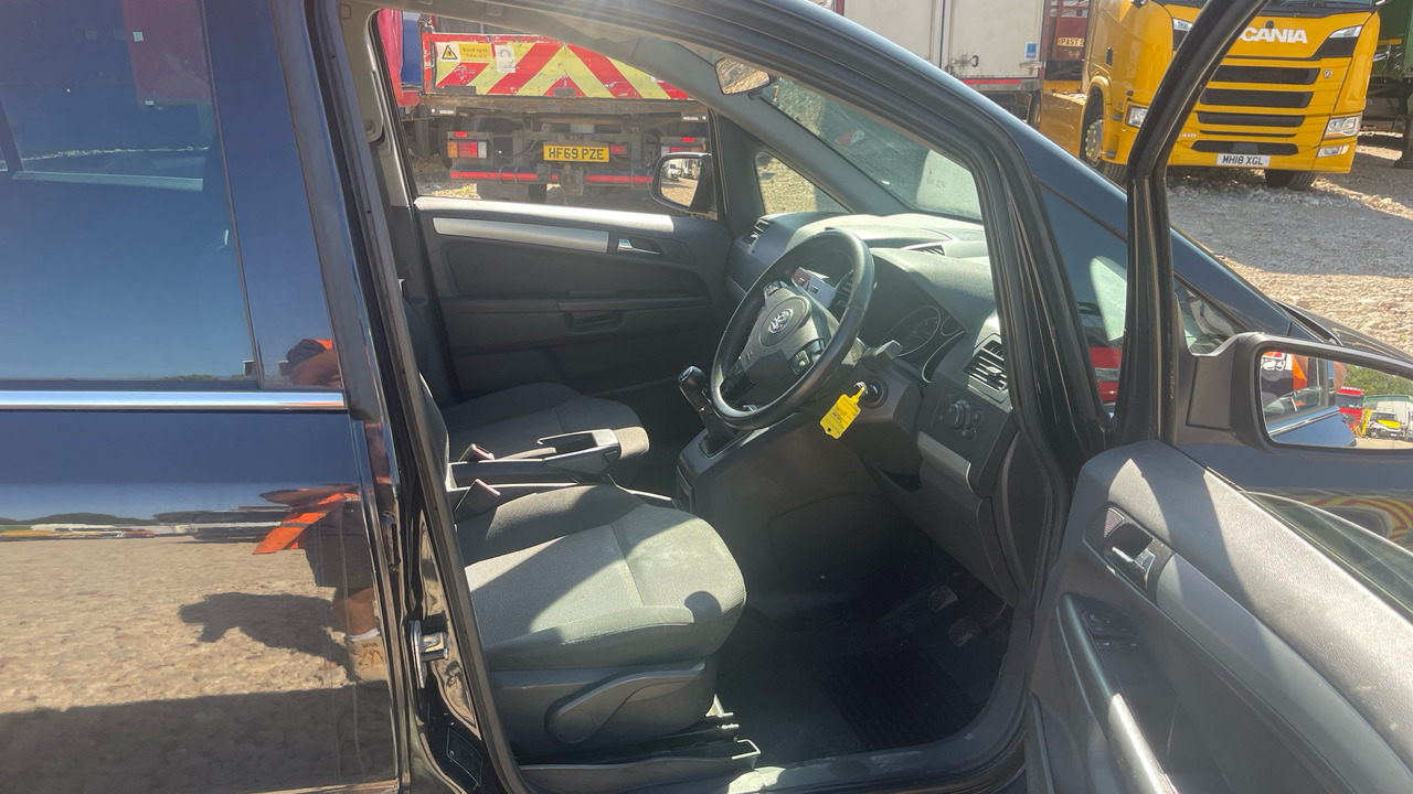 VAUXHALL ZAFIRA 1.7 CDTI - Avtomobil: slika 5 VAUXHALL ZAFIRA 1.7 CDTI - Avtomobil: slika 5