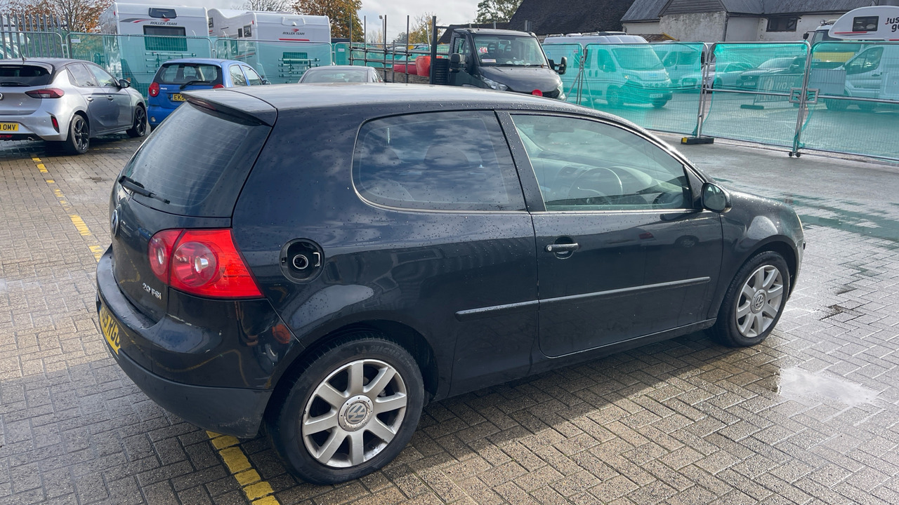 VOLKSWAGEN GOLF 2.0 GT FSI - Kombilimuzina: slika 4 VOLKSWAGEN GOLF 2.0 GT FSI - Kombilimuzina: slika 4