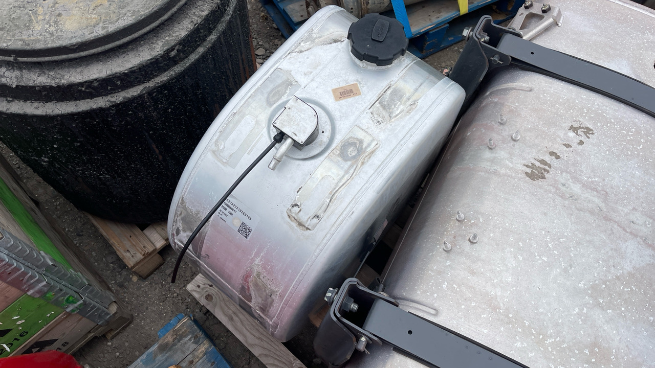 VOLVO FUEL TANKS - Gradbena oprema: slika 2 VOLVO FUEL TANKS - Gradbena oprema: slika 2
