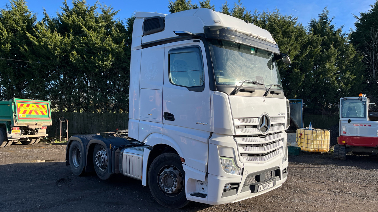 Mercedes-Benz Actros 2545 - Vlačilec: slika 1 Mercedes-Benz Actros 2545 - Vlačilec: slika 1