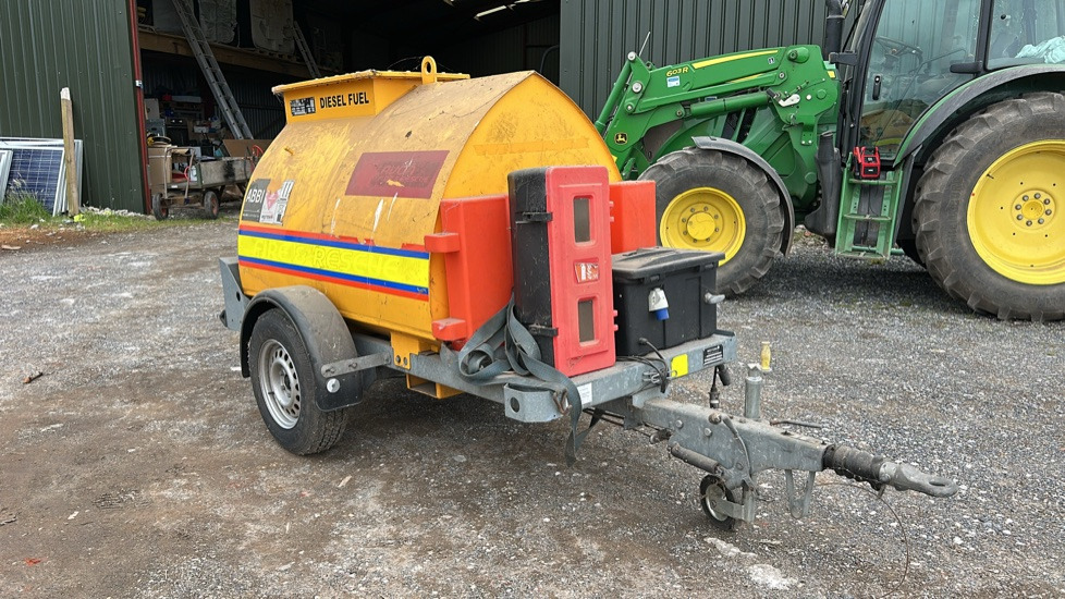 WESTERN FUEL BOWSER 210 - Gradbena oprema: slika 1 WESTERN FUEL BOWSER 210 - Gradbena oprema: slika 1