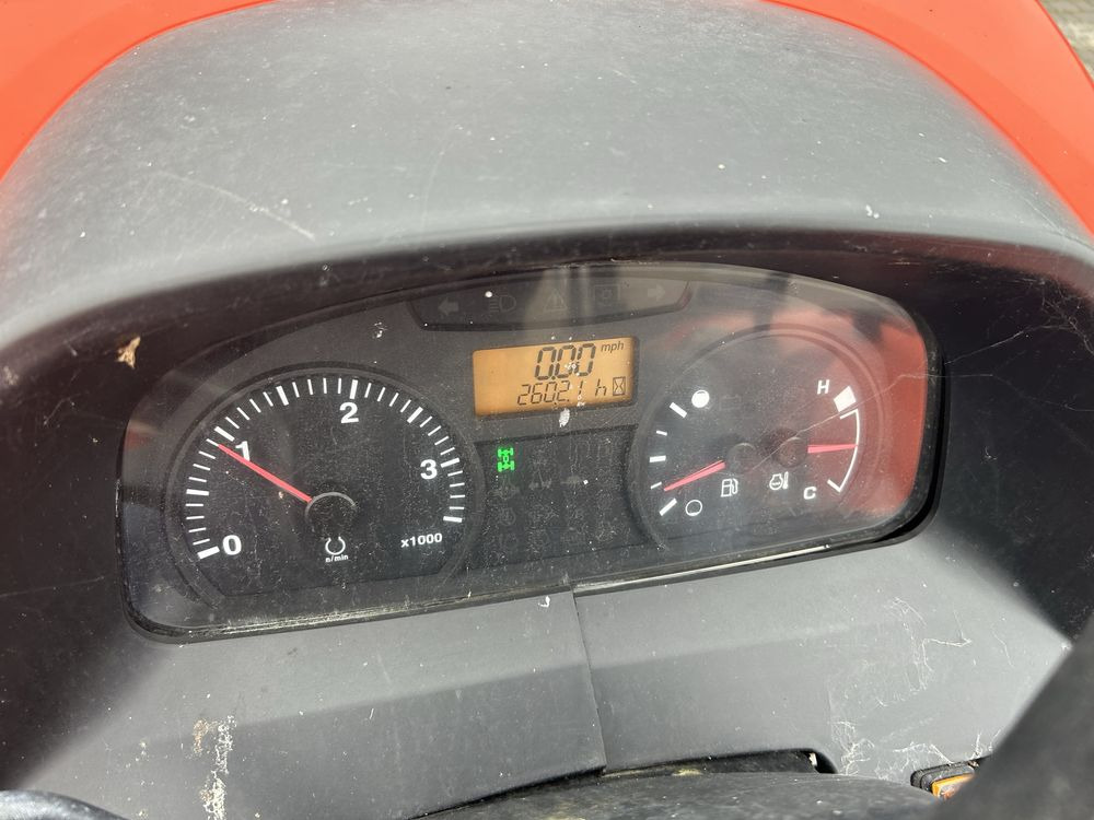 Kubota M6060 Stan Super 2600mth chodzi jak zegarek - Traktor: slika 4 Kubota M6060 Stan Super 2600mth chodzi jak zegarek - Traktor: slika 4