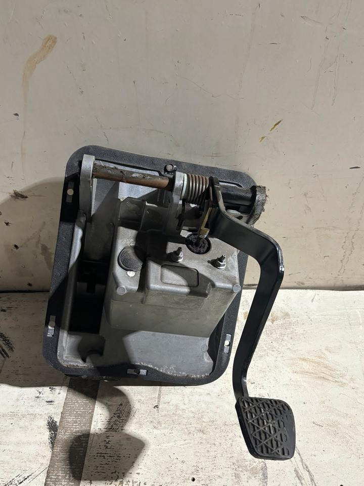 Atego 4 EU6 WABCO Fußbremsventil / Bremsventil A0044311806 - Zavorni ventil za Tovornjak: slika 2 Atego 4 EU6 WABCO Fußbremsventil / Bremsventil A0044311806 - Zavorni ventil za Tovornjak: slika 2