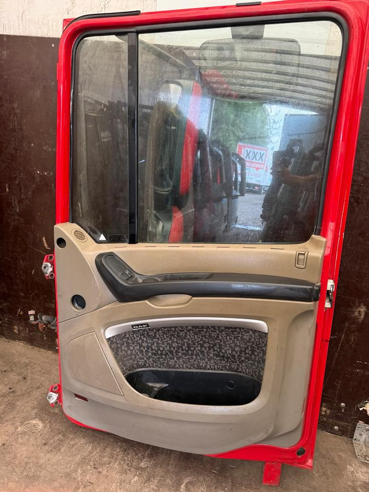 DAF XF 105,460 Beifahrertür Rot Spiegel Innenverkleidung LN 46 - Vrata in deli za Tovornjak: slika 3 DAF XF 105,460 Beifahrertür Rot Spiegel Innenverkleidung LN 46 - Vrata in deli za Tovornjak: slika 3