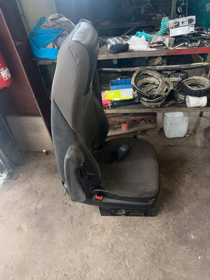 DAF XF 460 Euro 6 Fahrersitz mit Luft - Sedež za Tovornjak: slika 2 DAF XF 460 Euro 6 Fahrersitz mit Luft - Sedež za Tovornjak: slika 2