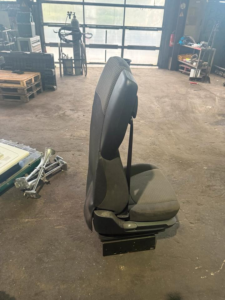 DAF XF 460 Euro6 Beifahrersitz - Sedež za Tovornjak: slika 3 DAF XF 460 Euro6 Beifahrersitz - Sedež za Tovornjak: slika 3