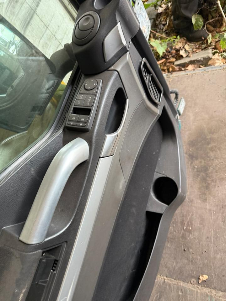 MAN TGX Fahrertür Grün mit Spiegel Innenverkleidung LN 83 - Vrata in deli za Tovornjak: slika 4 MAN TGX Fahrertür Grün mit Spiegel Innenverkleidung LN 83 - Vrata in deli za Tovornjak: slika 4