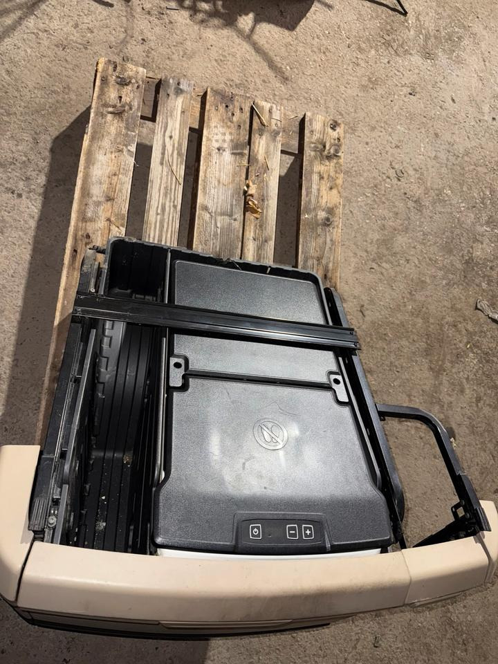 MAN TGX Kühlbox / Kühlschrank 81.63910-6163 - Kabina in notranjost za Tovornjak: slika 3 MAN TGX Kühlbox / Kühlschrank 81.63910-6163 - Kabina in notranjost za Tovornjak: slika 3