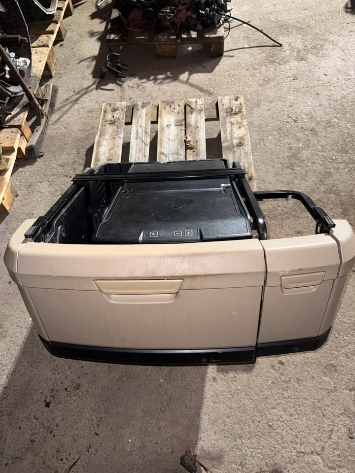 MAN TGX Kühlbox / Kühlschrank 81.63910-6163 - Kabina in notranjost za Tovornjak: slika 1 MAN TGX Kühlbox / Kühlschrank 81.63910-6163 - Kabina in notranjost za Tovornjak: slika 1