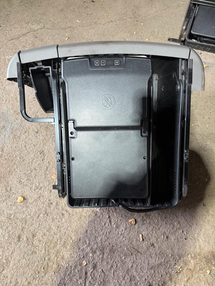 MAN TGX Kühlbox / Kühlschrank 81..63910-6171 - Kabina in notranjost za Tovornjak: slika 2 MAN TGX Kühlbox / Kühlschrank 81..63910-6171 - Kabina in notranjost za Tovornjak: slika 2