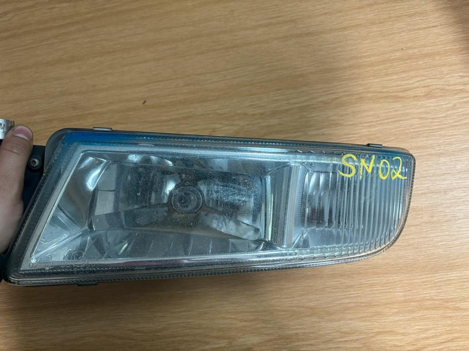 MAN TGX/TGS Nebelscheinwerfer Links 81.25101-6521 - Meglenke za Tovornjak: slika 2 MAN TGX/TGS Nebelscheinwerfer Links 81.25101-6521 - Meglenke za Tovornjak: slika 2