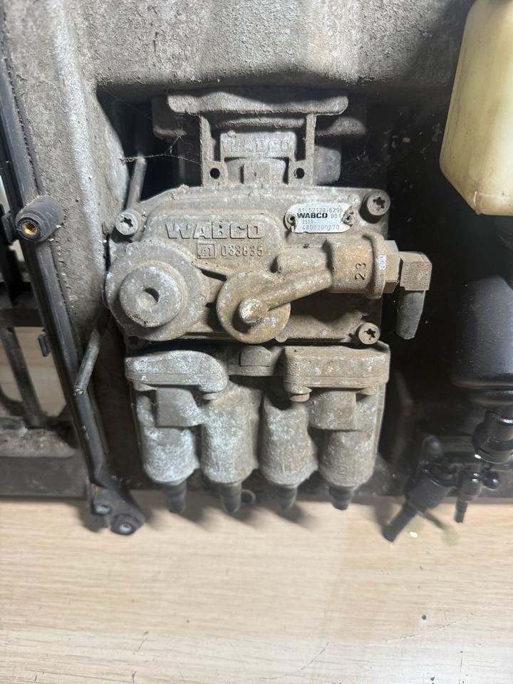 MAN WABCO Fußbremsventil 4800200070 81.52130-6295 - Zavorni deli za Tovornjak: slika 2 MAN WABCO Fußbremsventil 4800200070 81.52130-6295 - Zavorni deli za Tovornjak: slika 2