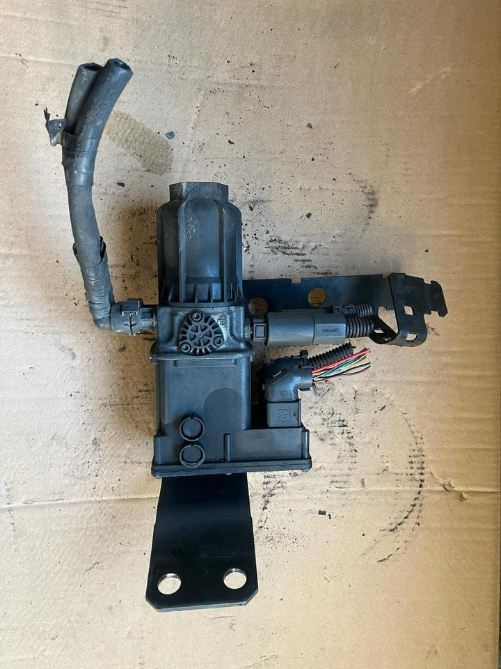 Mercedes Actros MP4 AdBlue Pumpe A0001403978 - Črpalka za gorivo za Tovornjak: slika 1 Mercedes Actros MP4 AdBlue Pumpe A0001403978 - Črpalka za gorivo za Tovornjak: slika 1