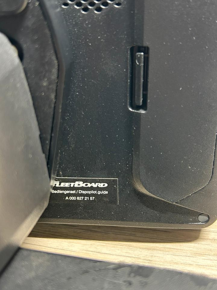 Mercedes Actros MP4 FleetBoard Monitor Display A0008272157 - Tahograf za Tovornjak: slika 4 Mercedes Actros MP4 FleetBoard Monitor Display A0008272157 - Tahograf za Tovornjak: slika 4