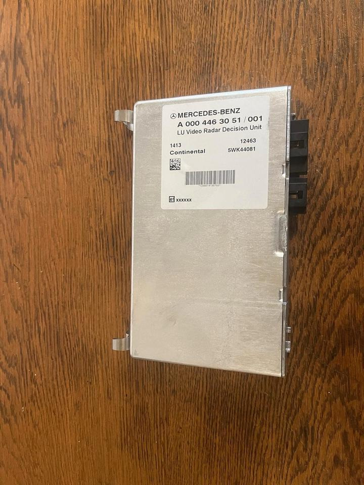 Mercedes Actros MP4 LU Video Radar Decision Unit A0004463051 - Navigacijski sistem za Tovornjak: slika 3 Mercedes Actros MP4 LU Video Radar Decision Unit A0004463051 - Navigacijski sistem za Tovornjak: slika 3