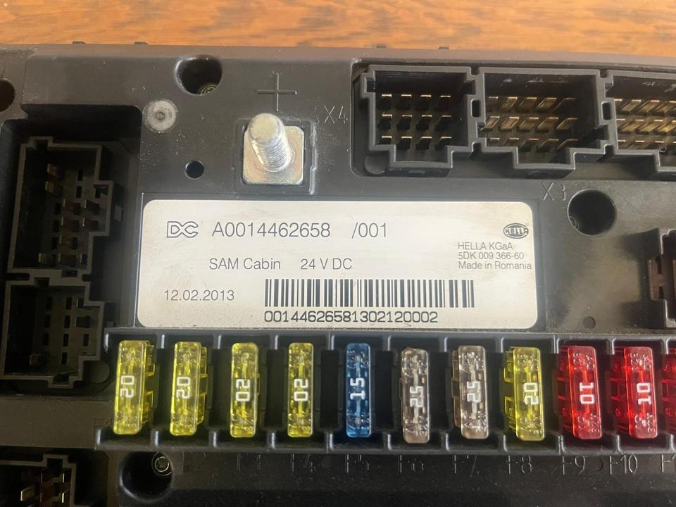 Mercedes Actros MP4 SAM Cabin Sicherungskasten A0014462658 - Varovalka za Tovornjak: slika 3 Mercedes Actros MP4 SAM Cabin Sicherungskasten A0014462658 - Varovalka za Tovornjak: slika 3