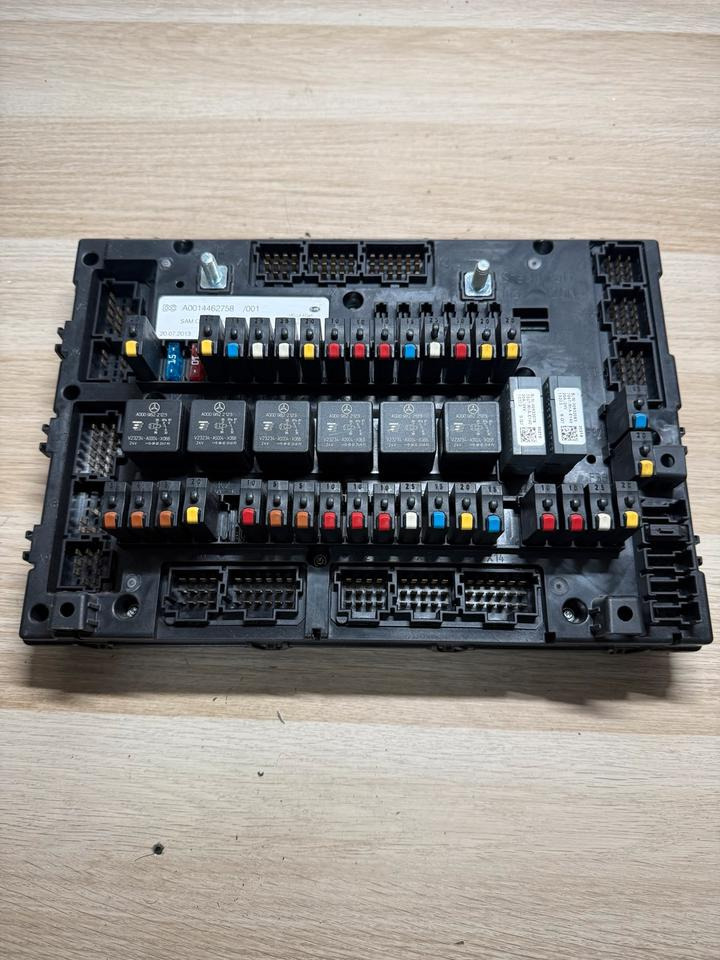 Mercedes Actros MP4 SAM Cabin Sicherungskasten A0014462758 - Varovalka: slika 2 Mercedes Actros MP4 SAM Cabin Sicherungskasten A0014462758 - Varovalka: slika 2