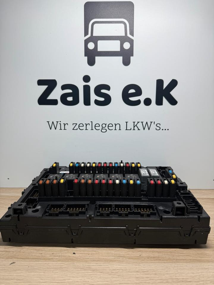 Mercedes Actros MP4 SAM Cabin Sicherungskasten A0014462758 - Varovalka: slika 1 Mercedes Actros MP4 SAM Cabin Sicherungskasten A0014462758 - Varovalka: slika 1