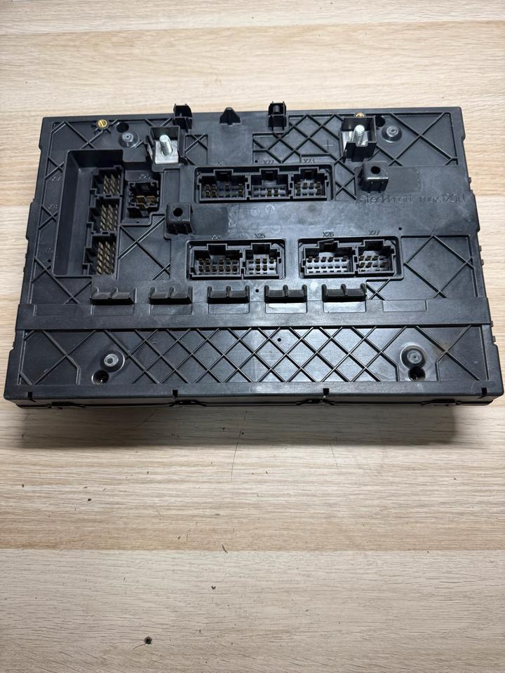 Mercedes Actros MP4 SAM Cabin Sicherungskasten A0014462758 - Varovalka: slika 4 Mercedes Actros MP4 SAM Cabin Sicherungskasten A0014462758 - Varovalka: slika 4