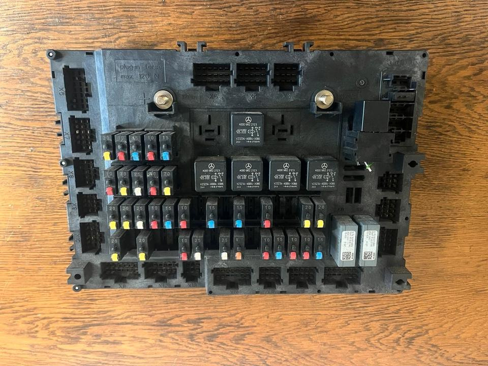 Mercedes Actros MP4 Single-SAM Sicherungskasten A0014463658 - Varovalka za Tovornjak: slika 2 Mercedes Actros MP4 Single-SAM Sicherungskasten A0014463658 - Varovalka za Tovornjak: slika 2