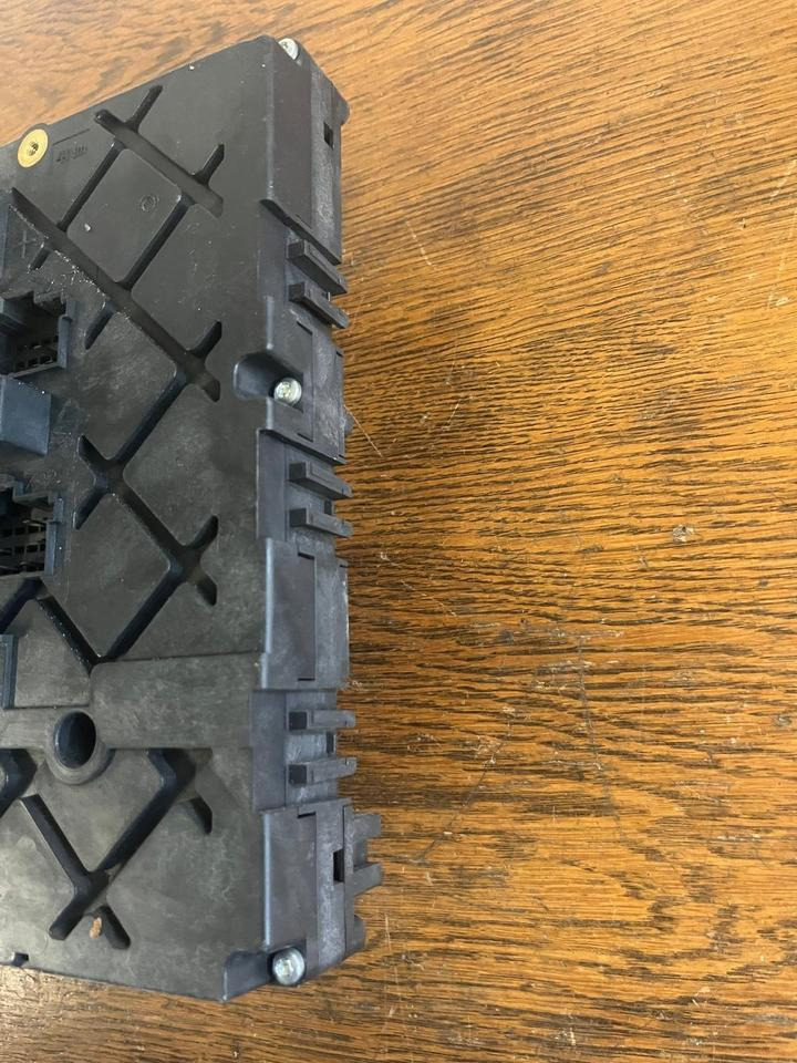 Mercedes Actros MP4 Single-SAM Sicherungskasten A0014463658 - Varovalka za Tovornjak: slika 5 Mercedes Actros MP4 Single-SAM Sicherungskasten A0014463658 - Varovalka za Tovornjak: slika 5