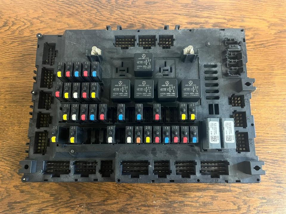 Mercedes Actros MP4 Single-SAM Sicherungskasten A0014467658 - Varovalka za Tovornjak: slika 2 Mercedes Actros MP4 Single-SAM Sicherungskasten A0014467658 - Varovalka za Tovornjak: slika 2