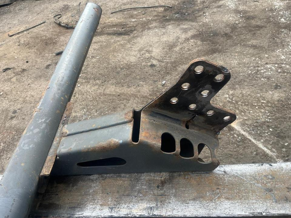 Mercedes Actros MP4 Unterfahrschutz - Karoserija in zunanjost za Tovornjak: slika 3 Mercedes Actros MP4 Unterfahrschutz - Karoserija in zunanjost za Tovornjak: slika 3