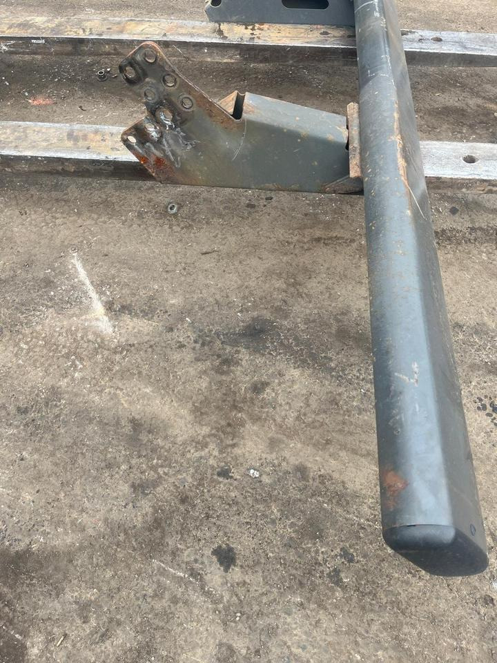 Mercedes Actros MP4 Unterfahrschutz - Karoserija in zunanjost za Tovornjak: slika 4 Mercedes Actros MP4 Unterfahrschutz - Karoserija in zunanjost za Tovornjak: slika 4