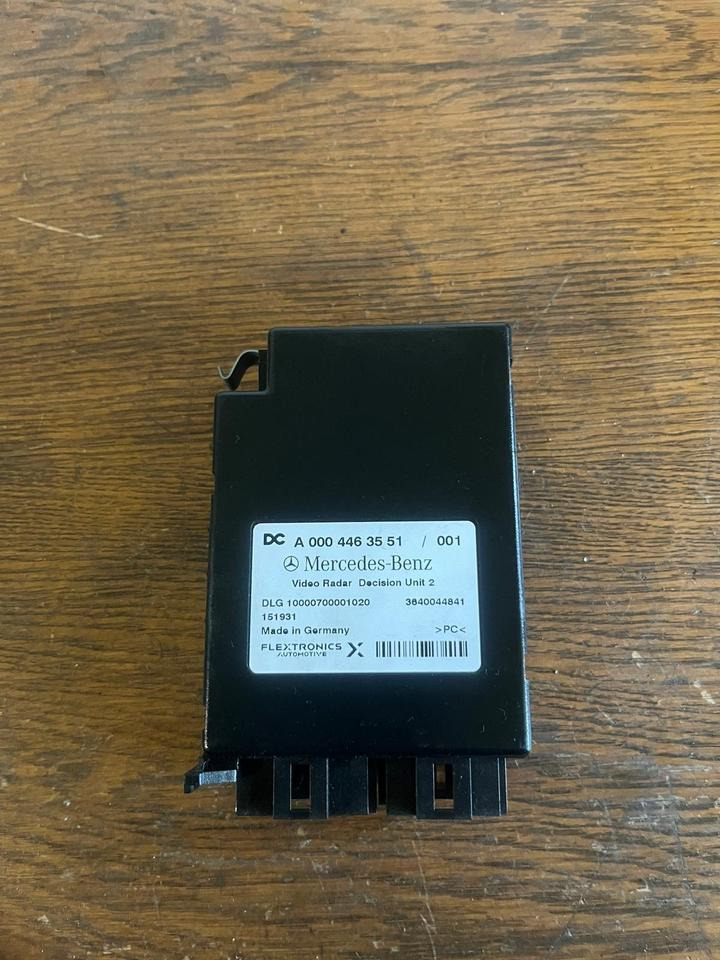 Mercedes Actros MP4 Video Radar Steuergerät A0004463551 - ECU za Tovornjak: slika 2 Mercedes Actros MP4 Video Radar Steuergerät A0004463551 - ECU za Tovornjak: slika 2