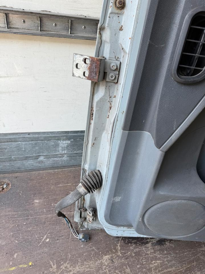 Mercedes Atego 2 Beifahrertür Grau Spiegel Innenverkleidung LN 70 - Vrata in deli za Tovornjak: slika 5 Mercedes Atego 2 Beifahrertür Grau Spiegel Innenverkleidung LN 70 - Vrata in deli za Tovornjak: slika 5