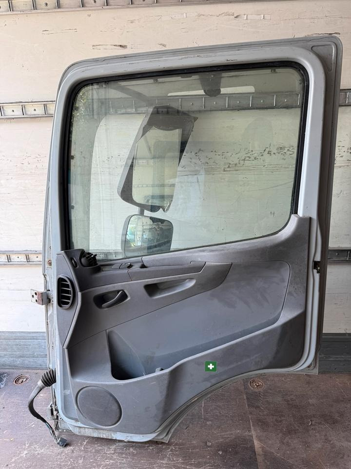Mercedes Atego 2 Beifahrertür Grau Spiegel Innenverkleidung LN 70 - Vrata in deli za Tovornjak: slika 2 Mercedes Atego 2 Beifahrertür Grau Spiegel Innenverkleidung LN 70 - Vrata in deli za Tovornjak: slika 2
