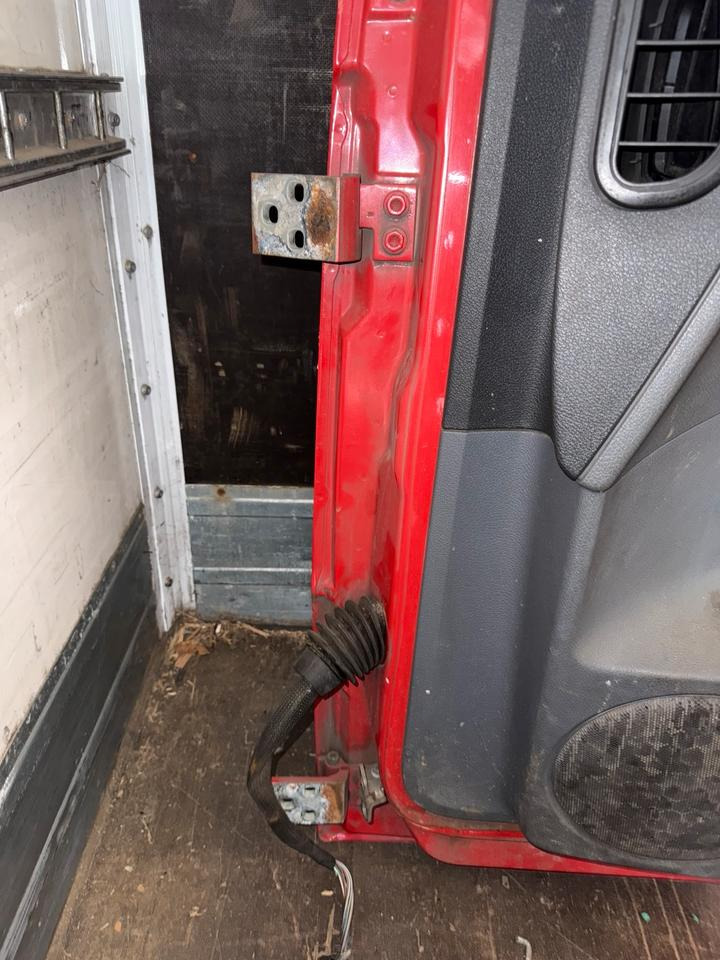 Mercedes Atego 2 Beifahrertür Rot Spiegel Innenverkleidung LN 77 - Vrata in deli za Tovornjak: slika 4 Mercedes Atego 2 Beifahrertür Rot Spiegel Innenverkleidung LN 77 - Vrata in deli za Tovornjak: slika 4