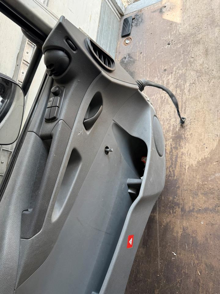 Mercedes Atego 2 Fahrertür Weiße Spiegel Innenverkleidung LN 72 - Vrata in deli za Tovornjak: slika 4 Mercedes Atego 2 Fahrertür Weiße Spiegel Innenverkleidung LN 72 - Vrata in deli za Tovornjak: slika 4