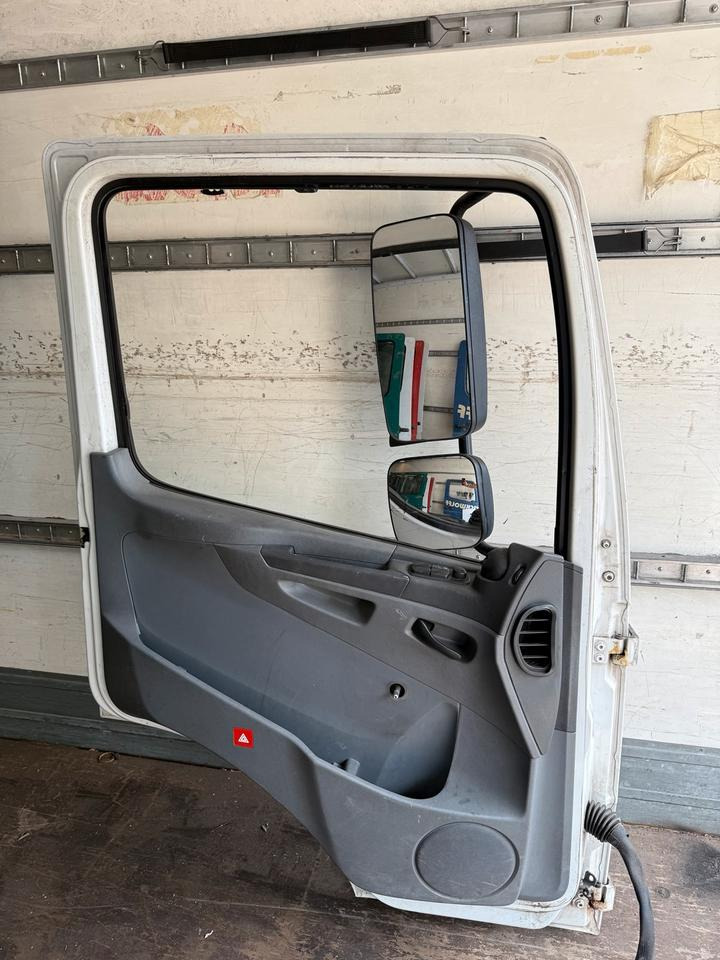 Mercedes Atego 2 Fahrertür Weiße Spiegel Innenverkleidung LN 72 - Vrata in deli za Tovornjak: slika 2 Mercedes Atego 2 Fahrertür Weiße Spiegel Innenverkleidung LN 72 - Vrata in deli za Tovornjak: slika 2