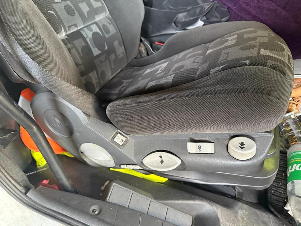 Mercedes Atego 3 Beifahrersitz mit Luft - Sedež za Tovornjak: slika 2 Mercedes Atego 3 Beifahrersitz mit Luft - Sedež za Tovornjak: slika 2