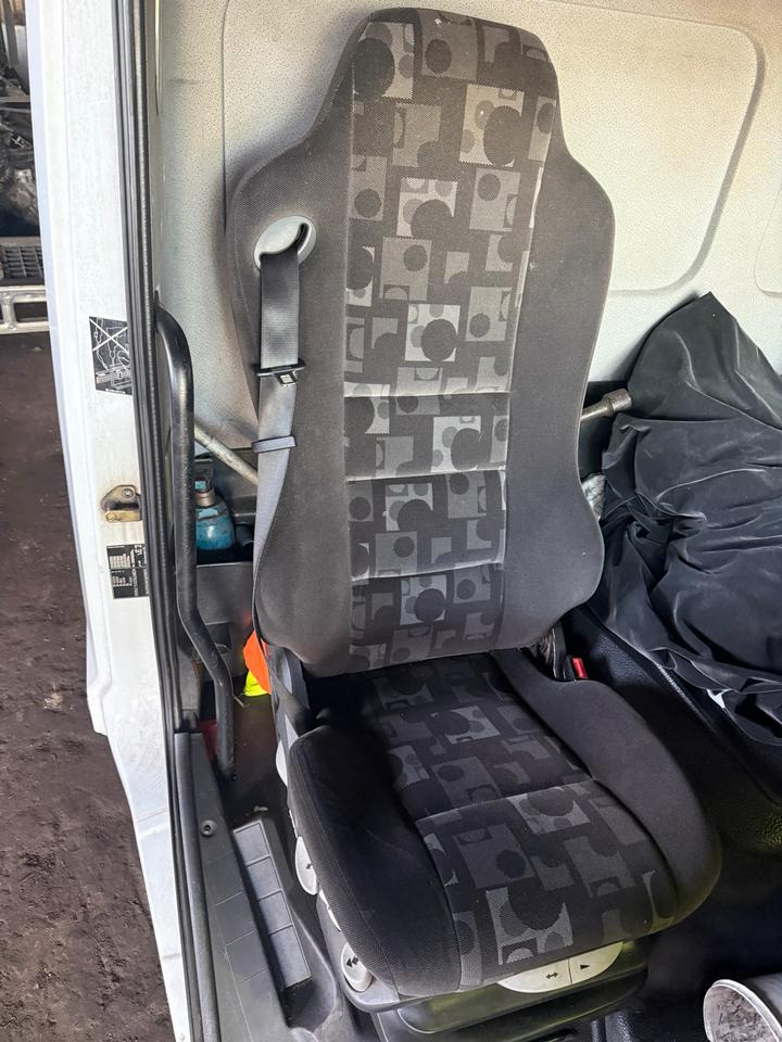 Mercedes Atego 3 Beifahrersitz mit Luft - Sedež za Tovornjak: slika 1 Mercedes Atego 3 Beifahrersitz mit Luft - Sedež za Tovornjak: slika 1