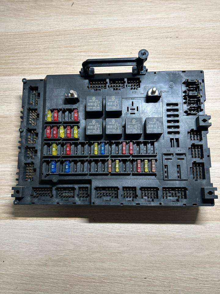 Mercedes Atego 4 EU6 Sicherungskasten A0014461958 - Varovalka: slika 2 Mercedes Atego 4 EU6 Sicherungskasten A0014461958 - Varovalka: slika 2