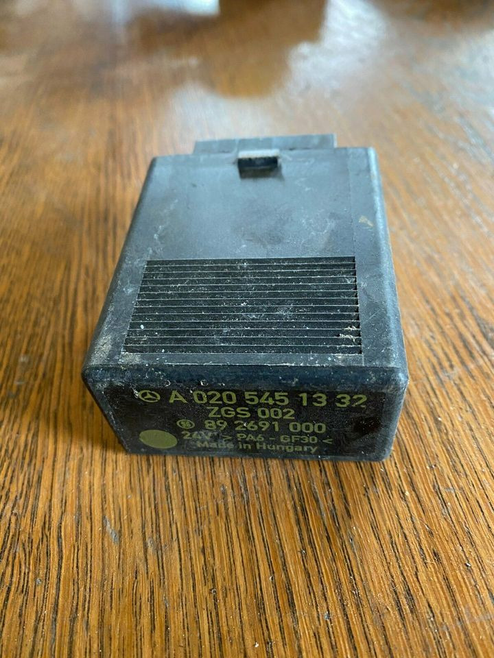 Mercedes Atego Blinkermodul Relais Steuergerät A 020 545 13 32 - ECU za Tovornjak: slika 1 Mercedes Atego Blinkermodul Relais Steuergerät A 020 545 13 32 - ECU za Tovornjak: slika 1
