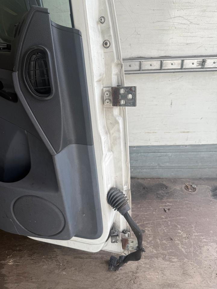 Mercedes Atego EU6 Fahrertür Weiß Spiegel Innenverkleidung LN 88 - Vrata in deli za Tovornjak: slika 3 Mercedes Atego EU6 Fahrertür Weiß Spiegel Innenverkleidung LN 88 - Vrata in deli za Tovornjak: slika 3