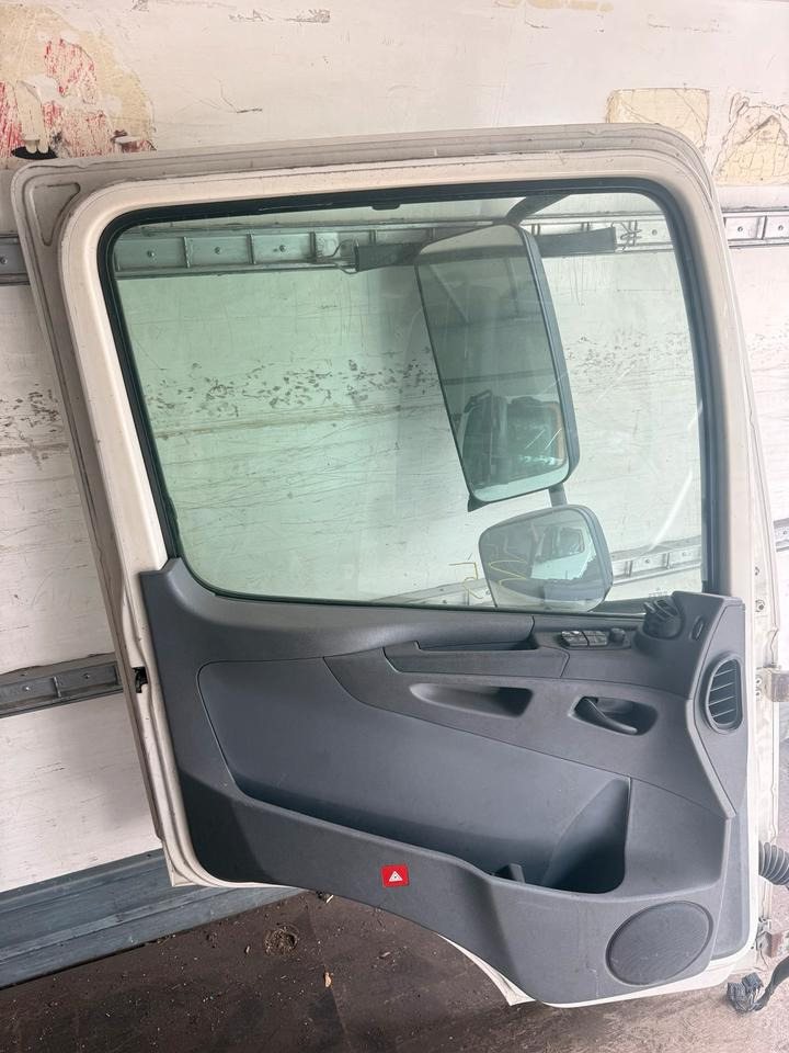 Mercedes Atego EU6 Fahrertür Weiß Spiegel Innenverkleidung LN 88 - Vrata in deli za Tovornjak: slika 2 Mercedes Atego EU6 Fahrertür Weiß Spiegel Innenverkleidung LN 88 - Vrata in deli za Tovornjak: slika 2