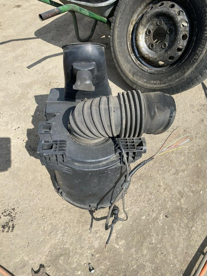 Mercedes Atego Luftfilterkasten Luftfilter Gehäuse A 973 528 06 0 - Zračni filter za Tovornjak: slika 4 Mercedes Atego Luftfilterkasten Luftfilter Gehäuse A 973 528 06 0 - Zračni filter za Tovornjak: slika 4