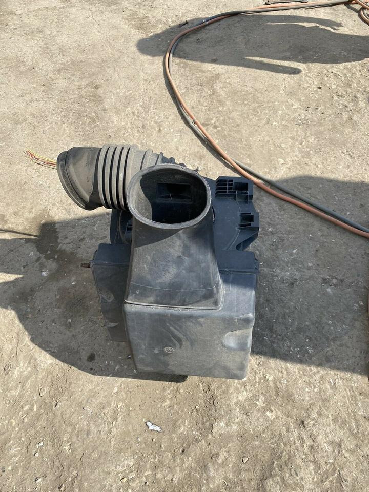 Mercedes Atego Luftfilterkasten Luftfilter Gehäuse A 973 528 06 0 - Zračni filter za Tovornjak: slika 5 Mercedes Atego Luftfilterkasten Luftfilter Gehäuse A 973 528 06 0 - Zračni filter za Tovornjak: slika 5