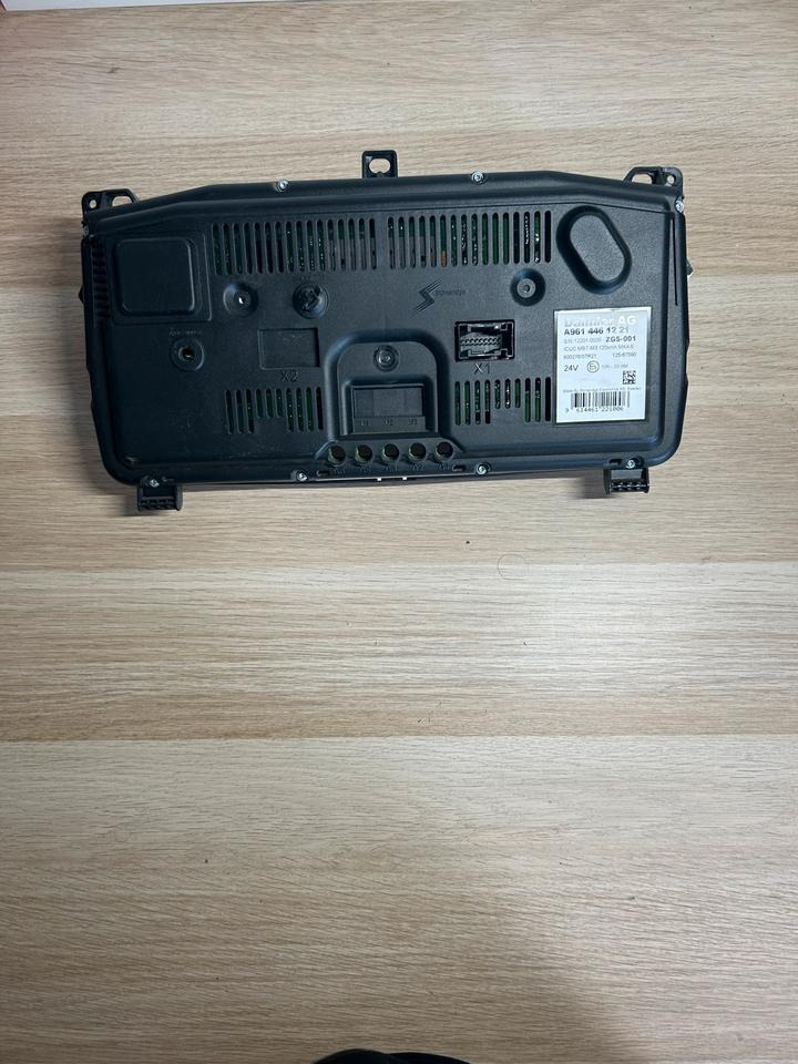 Mercedes Benz Actros MP4 Kombiinstrument/ Tacho A9614461221 - Armaturna plošča za Tovornjak: slika 3 Mercedes Benz Actros MP4 Kombiinstrument/ Tacho A9614461221 - Armaturna plošča za Tovornjak: slika 3