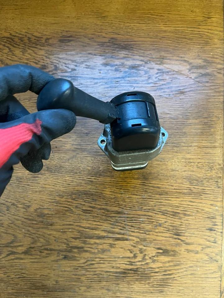 Mercedes Bremsventil Feststellbremse Handbremsventil A0004200284 - Zavorni ventil za Tovornjak: slika 3 Mercedes Bremsventil Feststellbremse Handbremsventil A0004200284 - Zavorni ventil za Tovornjak: slika 3