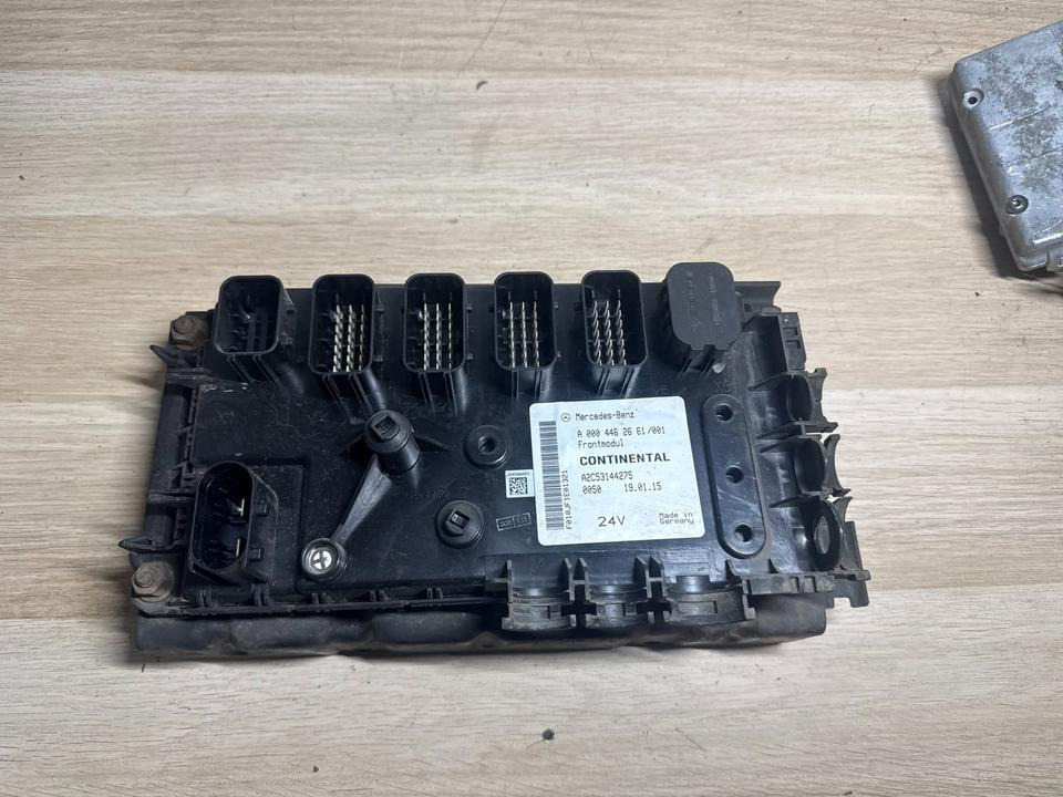 Mercedes Frontmodul CONTINENTAL A0004462661 - ECU za Tovornjak: slika 2 Mercedes Frontmodul CONTINENTAL A0004462661 - ECU za Tovornjak: slika 2