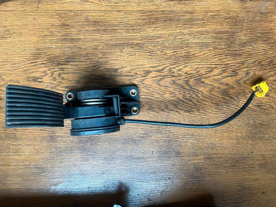 Mercedes Gaspedal A9703000004 - Pedal za Tovornjak: slika 1 Mercedes Gaspedal A9703000004 - Pedal za Tovornjak: slika 1