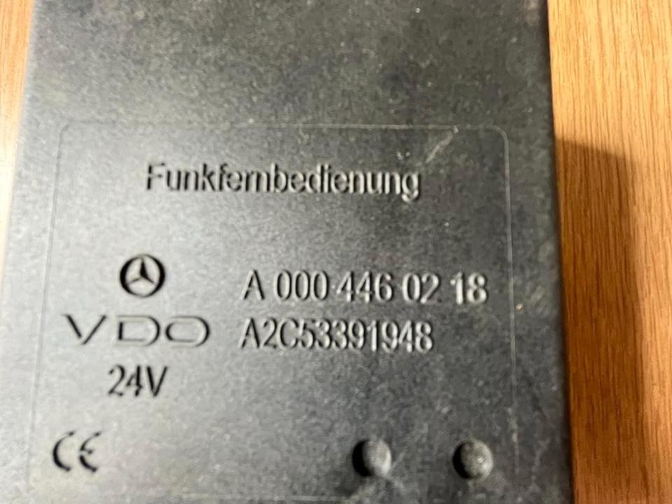 Mercedes VDO Funkfernbedienung Steuergerät A 000 446 02 18 - ECU za Tovornjak: slika 2 Mercedes VDO Funkfernbedienung Steuergerät A 000 446 02 18 - ECU za Tovornjak: slika 2