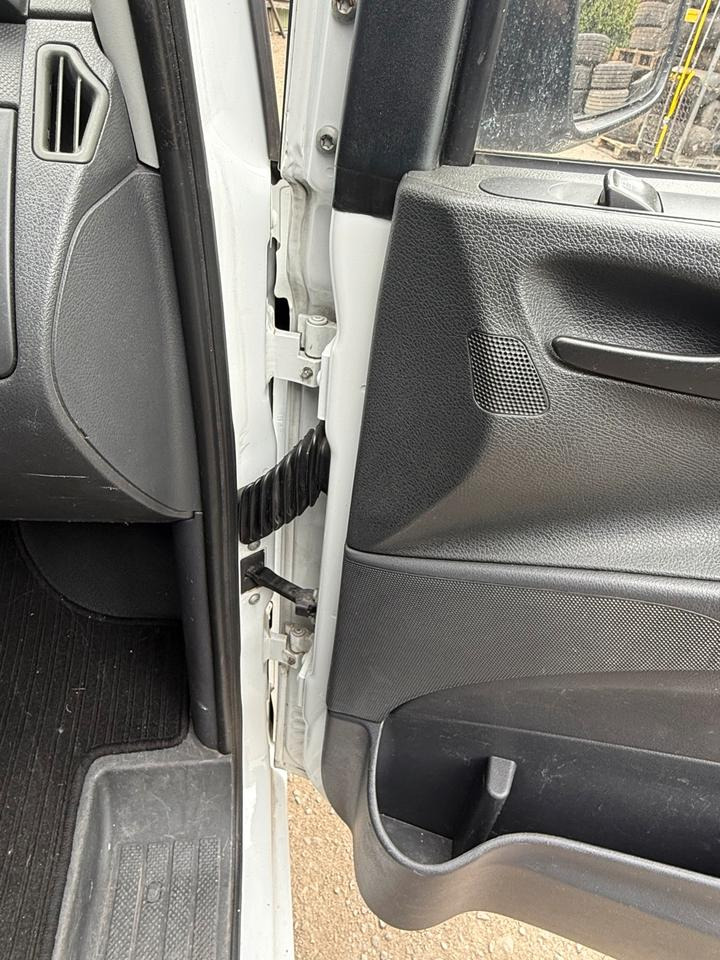 Mercedes VITO Beifahrertür Rechts komplett BJ 2012 - Vrata in deli za Dostavno vozilo: slika 3 Mercedes VITO Beifahrertür Rechts komplett BJ 2012 - Vrata in deli za Dostavno vozilo: slika 3