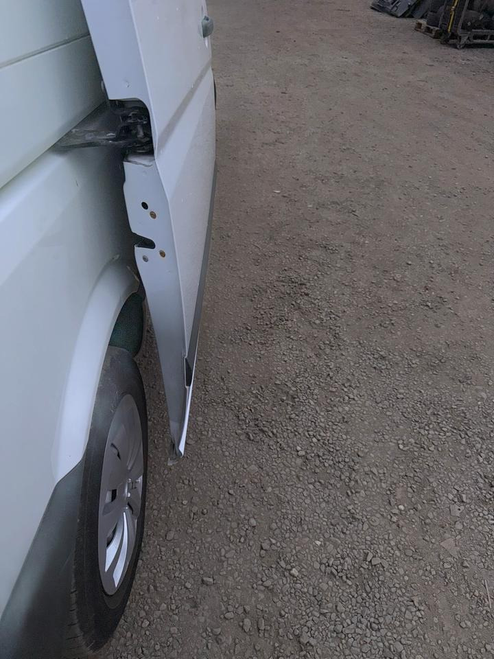 Mercedes VITO Seitentür Schiebetür BJ 2012 - Vrata in deli za Dostavno vozilo: slika 4 Mercedes VITO Seitentür Schiebetür BJ 2012 - Vrata in deli za Dostavno vozilo: slika 4