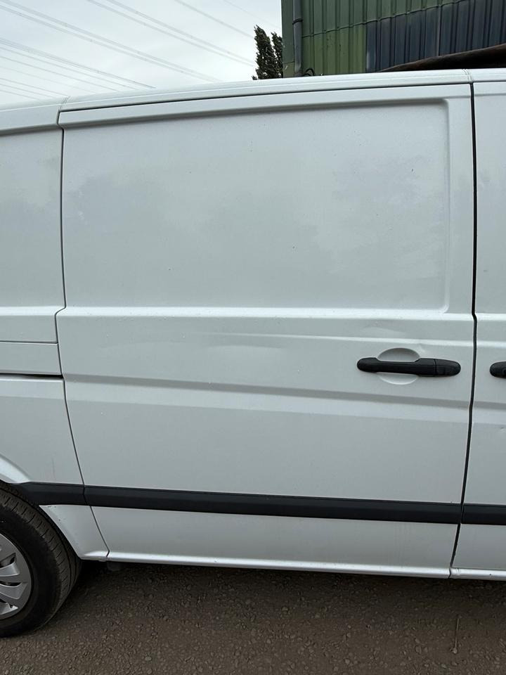 Mercedes VITO Seitentür Schiebetür BJ 2012 - Vrata in deli za Dostavno vozilo: slika 1 Mercedes VITO Seitentür Schiebetür BJ 2012 - Vrata in deli za Dostavno vozilo: slika 1